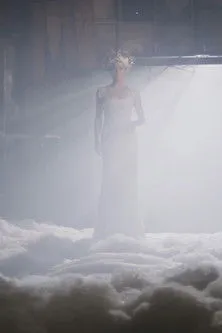 Iskra Jiršak interpreta a en Spellbound by Beauty