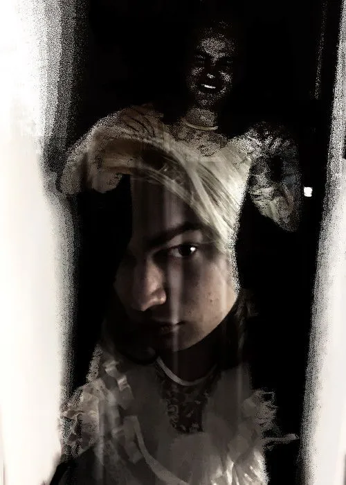 Justine Tristan Dartois interpreta a The Blonde Queen / Jonas / Himself en Spiritueux sans fond sur les événements