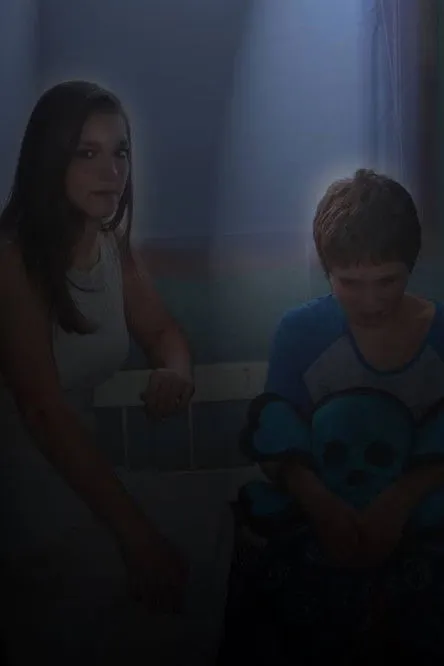 Constance Medrano interpreta a Cora Hammonds en Spooked: Banshee