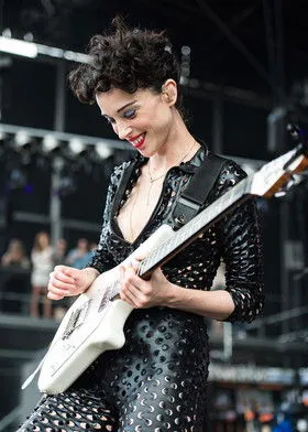 St. Vincent interpreta a Herself en St. Vincent: Outside Lands USA 2015