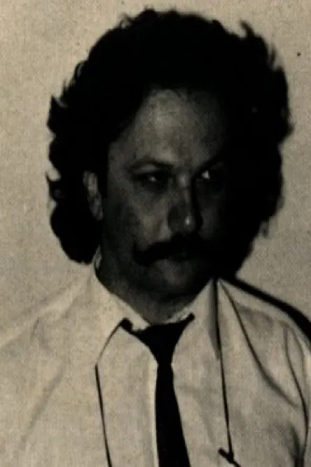 Nico Lathouris interpreta a  en St. Vincent's Revue Film