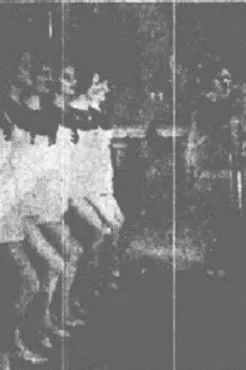 Athanasios Marikos interpreta a  en Στα κύματα του Βοσπόρου