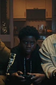 Keiyon Cook interpreta a Stevie en Sticks of Fury