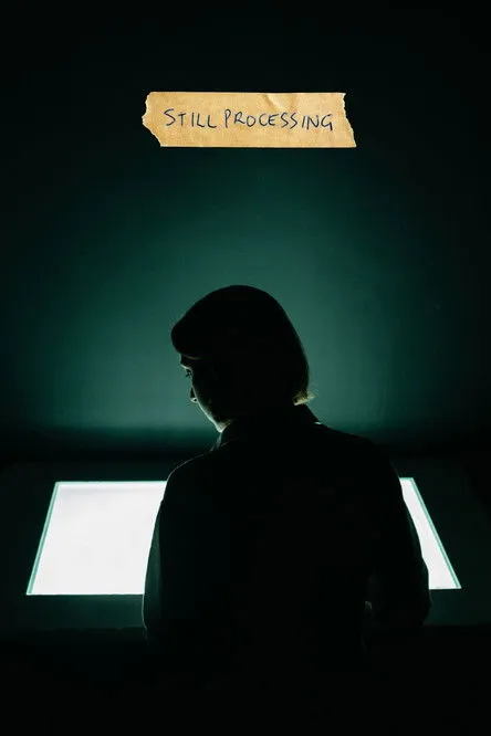 Sophy Romvari interpreta a Herself en Still Processing