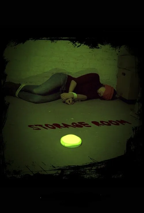 Emily Drew interpreta a Ellanie en Storage Room