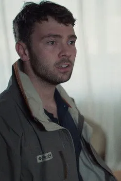 Samuel Williams interpreta a Jason en Straight Faces