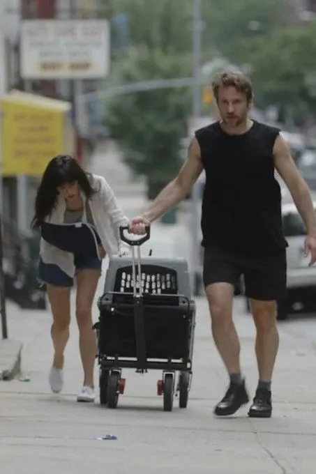 Mitzi Akaha interpreta a  en Strange Animals