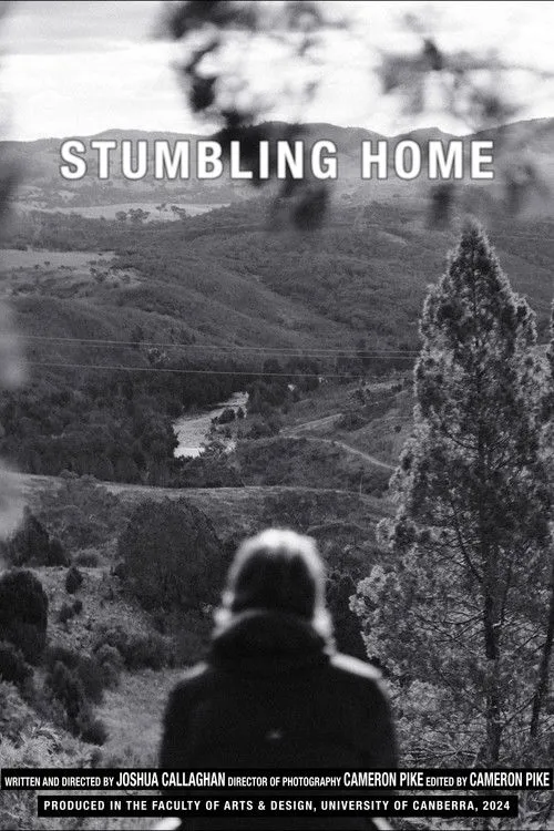 Joshua Callaghan interpreta a Mike en Stumbling Home