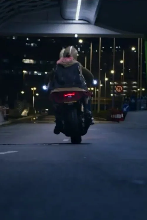 Fish Liew interpreta a Mandy en Stunt Driving