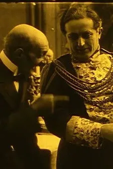 Alberto Capozzi interpreta a Principe Wladimiro en Sui gradini del trono