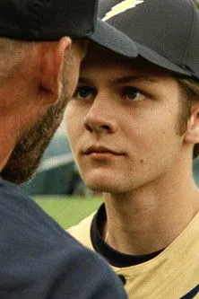 Ty Simpkins interpreta a Philip Olson en Summer Lightning