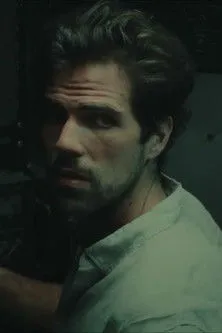 Ben Holtzmuller interpreta a en Sunless