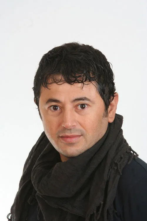 Mazlum Kiper interpreta a Ahmet en Svartskallen