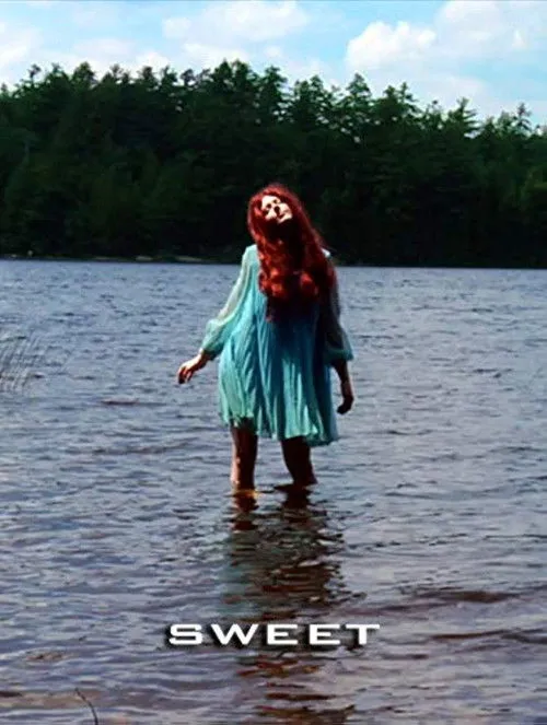 Julie Fischer interpreta a  en Sweet 2019