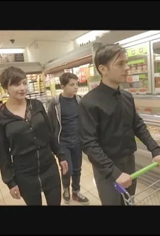 Joe Slack interpreta a en Synthetics