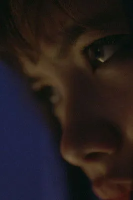 Nick Barkla interpreta a DJ en Tâm