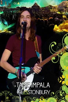 Kevin Parker interpreta a Himself en Tame Impala - Glastonbury Festival 2013