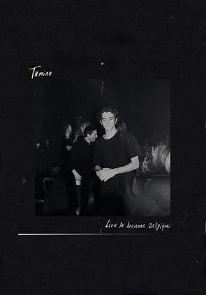 Tamino interpreta a en Tamino – Live at Ancienne Belgique