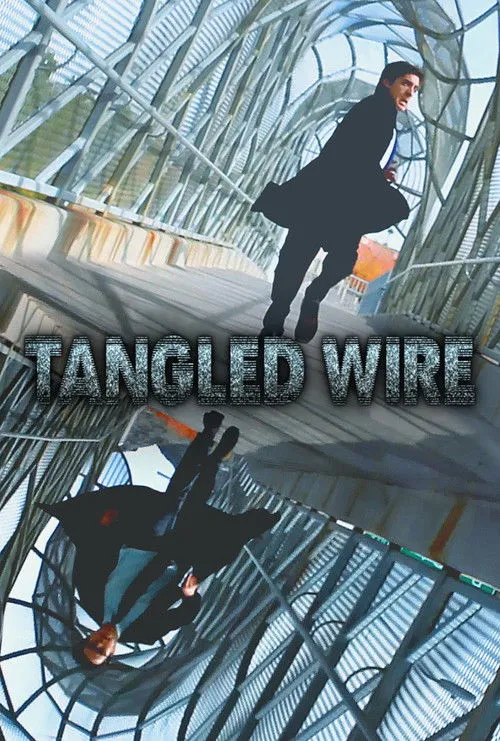 Bryan Raiton interpreta a Agent G en Tangled Wire