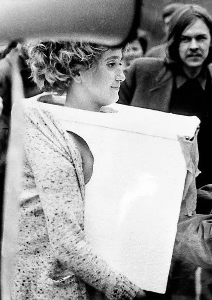 Valie Export interpreta a en TAPP und TASTKINO