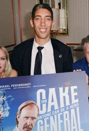 Filip Hammar interpreta a Self en Tårtgeneralen i Hollywood