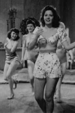 Marilyn Maxwell interpreta a en Tea on the Terrace