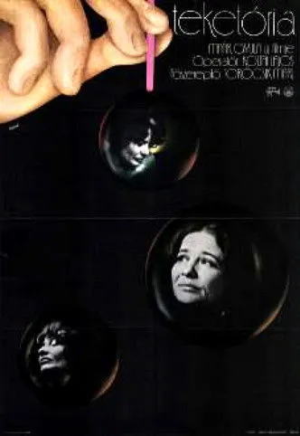 Lenke Lorán interpreta a en Teketória