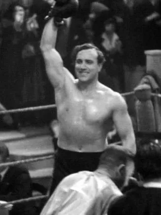 Carlo Aldini interpreta a Carlo Aldi en Tempo, Carlo, Tempo