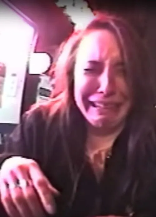 Kiera McNally interpreta a Woman en Terrified Woman