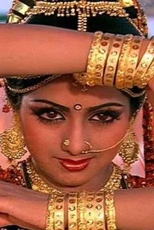 Latha Sethupathi interpreta a  en தெய்வத் திருமணங்கல்