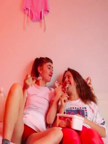 Lovisa Perman interpreta a  en That's What Friends Are For