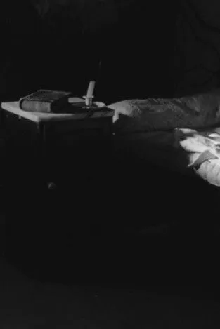 Kenneth Griffith interpreta a Narrator en The Airy Tomb