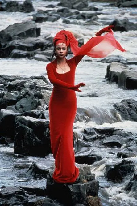 Sian Ejiwunmi-Le Berre interpreta a The Daughter (as Sian Martin) en The Body Beautiful