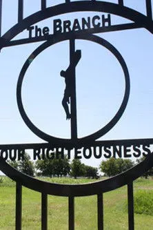 Bonnie Haldeman interpreta a Mother of David Koresh en The Branch Davidians: In Their Own Words