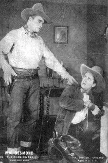 Jack Dougherty interpreta a John Corliss en The Burning Trail