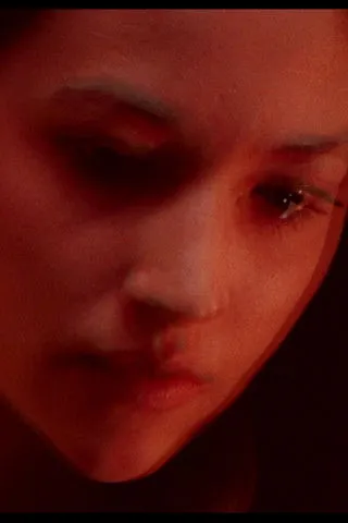 Olivia Hussey interpreta a Jess en The Calls Are Coming from Inside