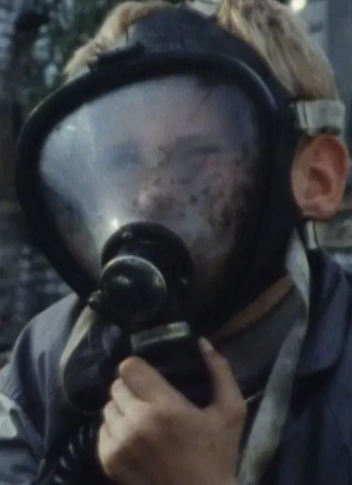 Jean Faulds interpreta a Grandmother en The Chalk Mark