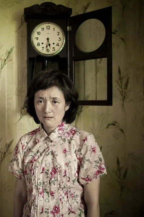 Frank Whitson interpreta a Bob Barrett en The Clock