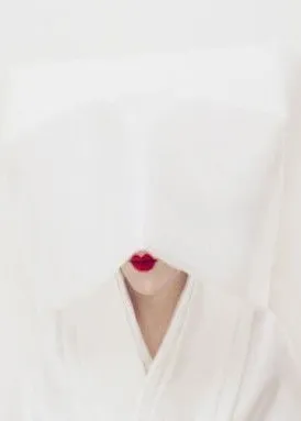 Leonard Eto interpreta a  en The Creatures ‎- Hái!