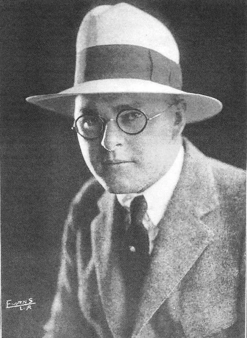 Roy Laidlaw interpreta a The Mayor en The Despoiler