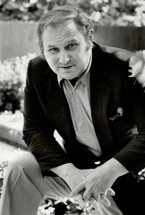 Al Waxman interpreta a Barbery en The Dowry