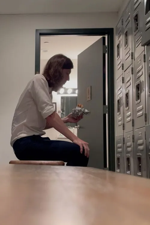 Kailer Scopacasa interpreta a The Employee en The Employee