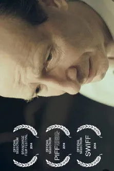 Robert Benedetti-Hall interpreta a Michael en The Family Portrait