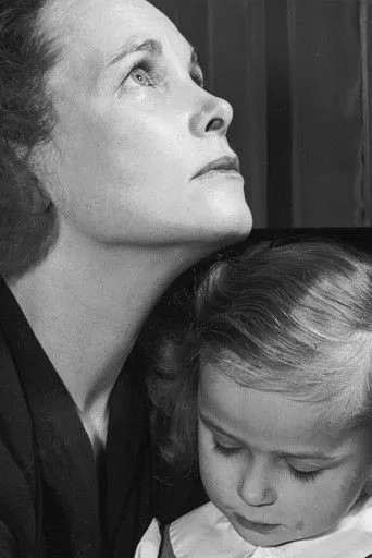 John Drainie interpreta a Narrator en The Feeling of Hostility