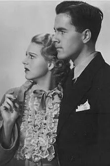 Madeleine Taylor Holmes interpreta a Wedding Guest en The First Baby