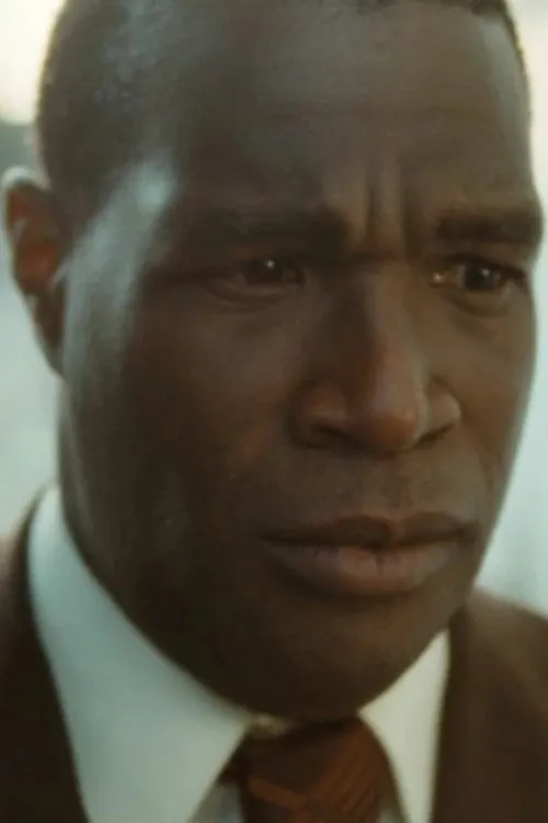 Tunde Adebimpe interpreta a en The Heart