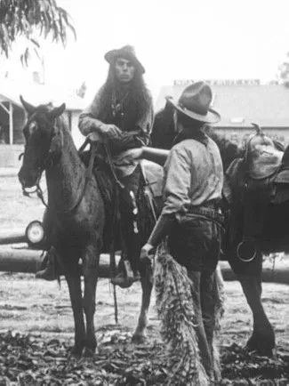 Jane Wolfe interpreta a en The Hero Track Walker