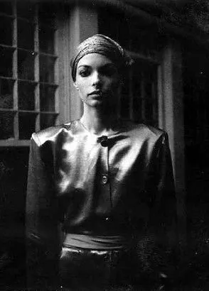 Zoë Lund interpreta a Marla en The Houseguest