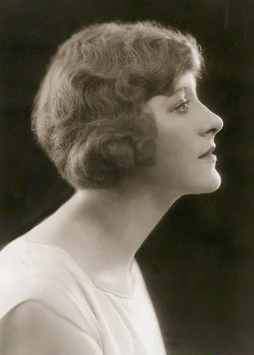 Roy Travers interpreta a Earl Leofric en The Lady Godiva