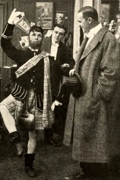 Jess Robbins interpreta a Cal Robbins en The Laird of McGillicuddy